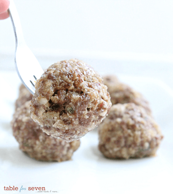 Ground Turkey (or Beef/Chicken/Pork) Meatballs #meatballs #groundbeef #groundturkey #tableforsevenblog 