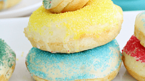 Simple Baked Cake Doughnuts @tableforseven #tableforsevenblog #doughnuts #donuts #bakeddoughnuts