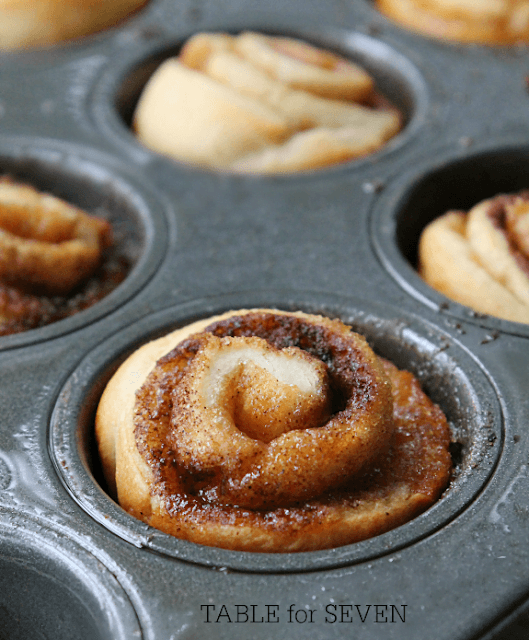 Mini Cinnamon Rolls with Icing #mini #Cinnamonrolls #tableforsevenblog #cinnamon