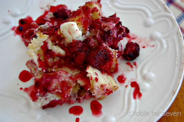 Baked Berry French Toast #berry #frenchtoast #baked #breakfast #brunch #tableforsevenblog 