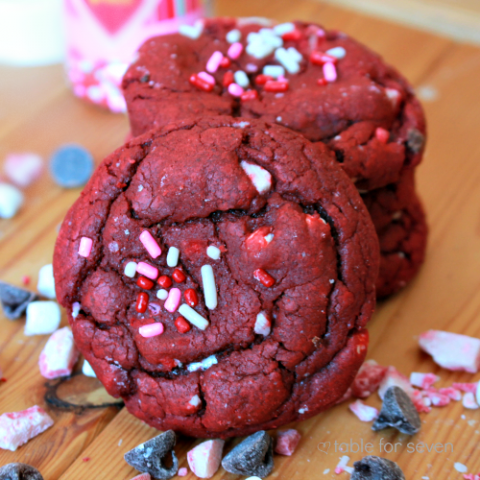 Red Velvet Hot Cocoa Cookies #redvelvet #hotcocoa #cookies #dessert #cakemix #tableforsevenblog