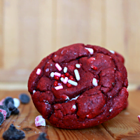 Red Velvet Hot Cocoa Cookies #redvelvet #hotcocoa #cookies #dessert #cakemix #tableforsevenblog