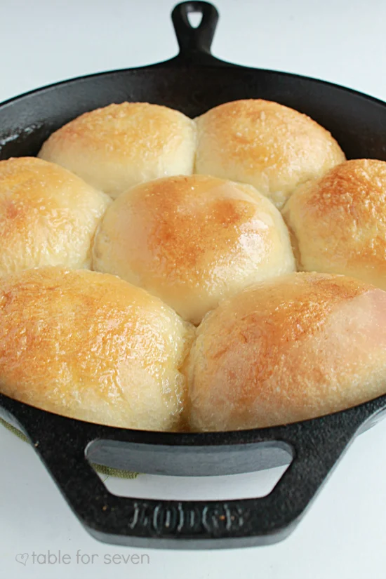 Honey Butter Dinner Rolls #dinnerrolls #honey #butter #rolls #bread #tableforsevenblog