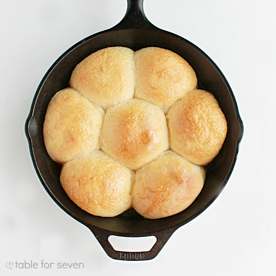 Honey Butter Dinner Rolls #dinnerrolls #honey #butter #rolls #bread #tableforsevenblog 