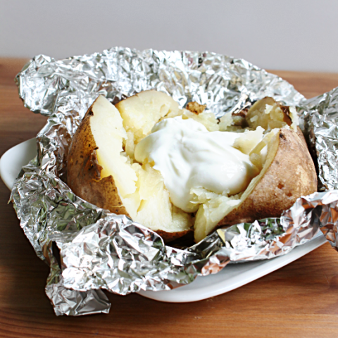 Crock Pot Baked Potatoes #crockpot #slowcooker #baked #potatoes #bakedpotatoes #tableforsevenblog