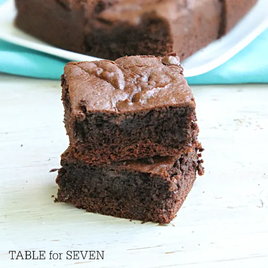 Cake Mix Brownies @tableforseven #tableforsevenblog #brownies #chocolate #cakemix #dessert 