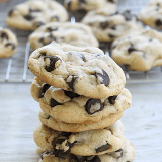 Coconut Oil Chocolate Chip Cookies @tableforseven #tableforsevenblog #chocolatechipcookies #coconutoil #cookies