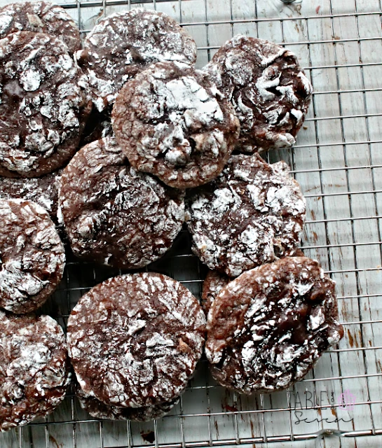 Brownie Crinkle Cookies #brownies #cookies #chocolate #dessert #tableforsevenblog 
