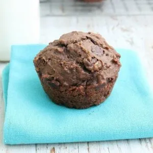 Chocolate Peanut Butter Oatmeal Muffins #peanutbutter #oatmeal #chocolatechip #chocolate #muffins #tableforsevenblog @tableforseven