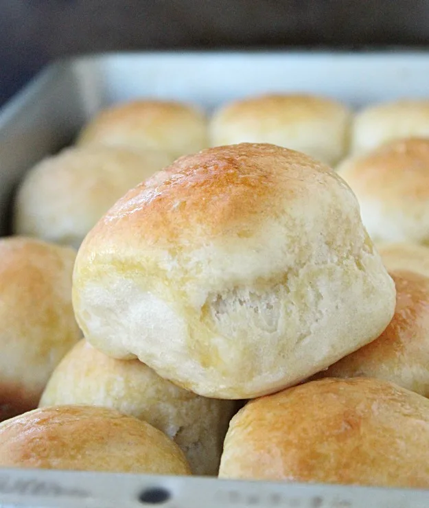 One Hour Dinner Rolls #rolls #dinnerrolls #bread #tableforsevenblog 