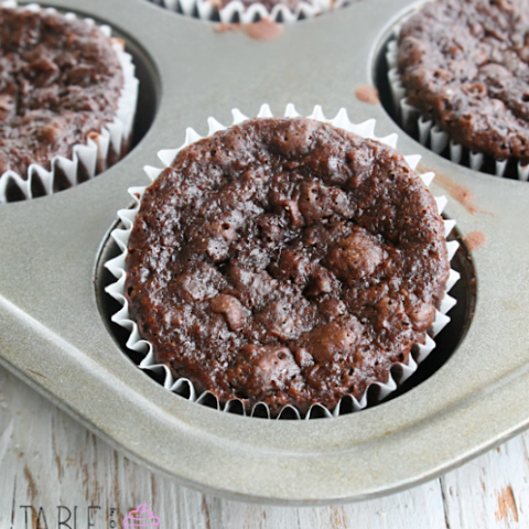 100 Calorie Chocolate Cupcakes #100calories #chocolate #cupcakes #dessert #tableforsevenblog