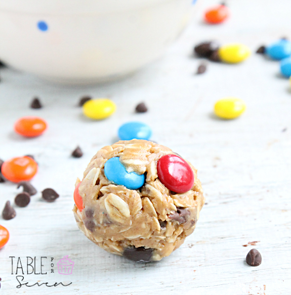 Monster Cookie Granola Bites #monstercookies #granola #peanutbutter #tableforsevenblog @tableforseven