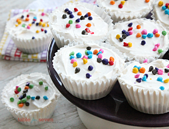 No Bake Mini Cheesecakes #nobake #mini #cheesecakes #dessert #tableforsevenblog 