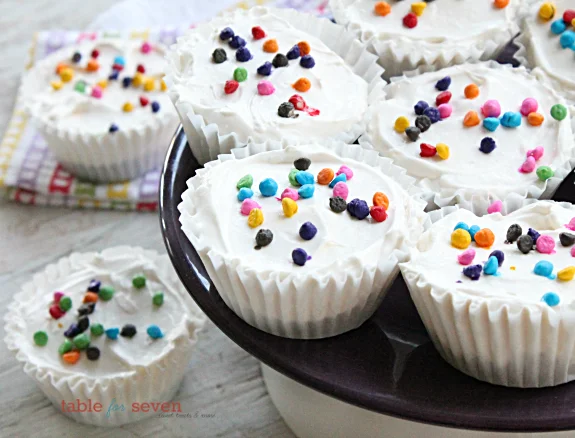 No Bake Mini Cheesecakes #nobake #mini #cheesecakes #dessert #tableforsevenblog 