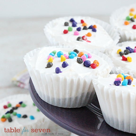 No Bake Mini Cheesecakes #nobake #mini #cheesecakes #dessert #tableforsevenblog