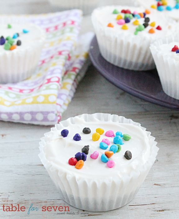 No Bake Mini Cheesecakes #nobake #mini #cheesecakes #dessert #tableforsevenblog 