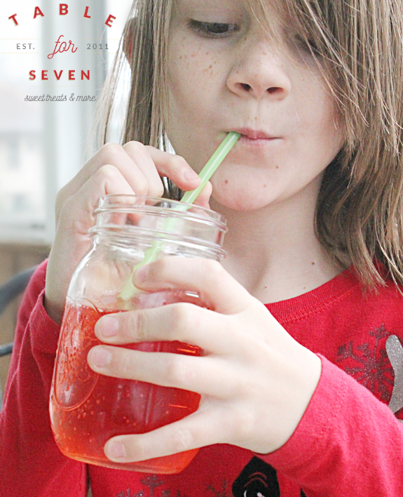 Kiddie Cocktails #mocktail #kidsbeverage #drink #beverage #holidaymenu #tableforsevenblog 
