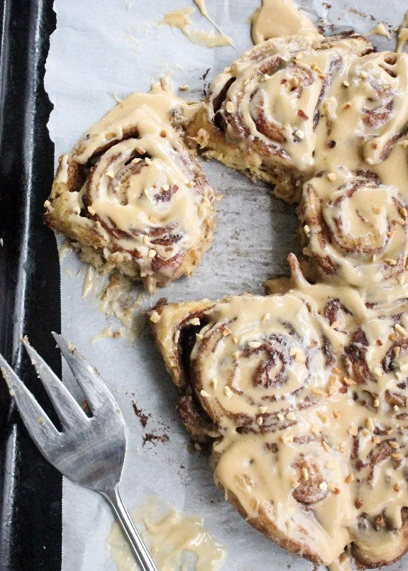 Crock Pot Cinnamon Rolls with Caramel Cream Cheese Frosting