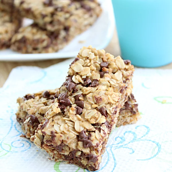 Chewy Baked Granola Bars #granolabars #chocolatechip #homemade #tableforsevenblog