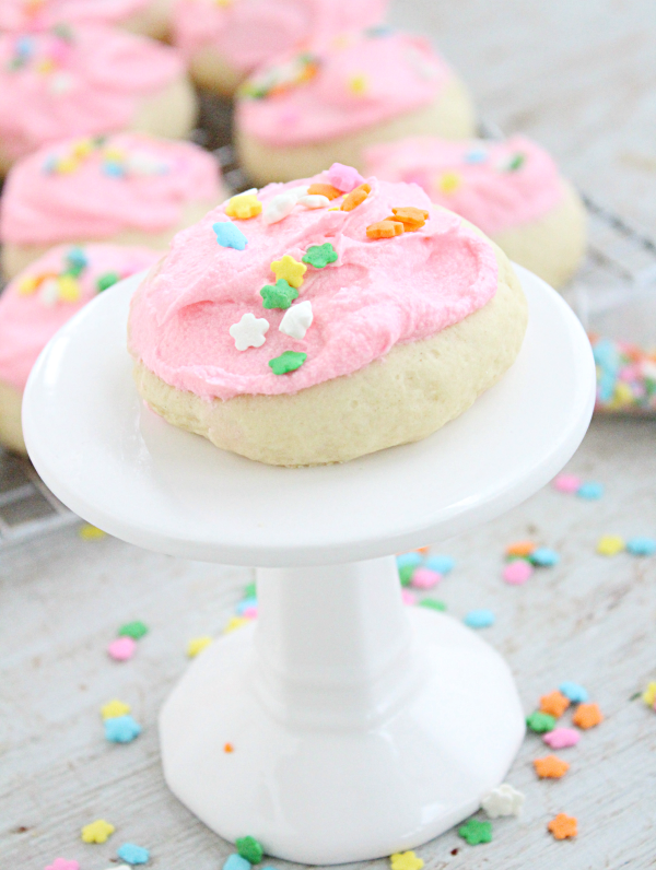 Lofthouse Style Soft Cookies #cookies #lofthouse #dessert #tableforsevenblog