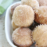 Mini Cinnamon Sugar Applesauce Muffins from Table for Seven #applesauce #cinnamonsugar #minimuffins #muffins