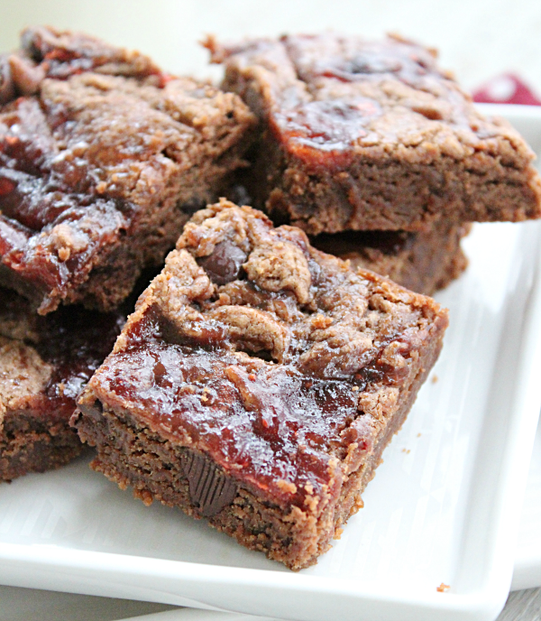 Peanut Butter and Jelly Brownies #peanubutter #jelly #brownies #chocolate #dessert #peanutbutterandjelly #tableforsevenblog 