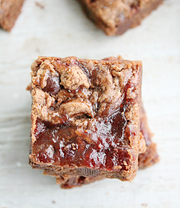 Peanut Butter and Jelly Brownies #peanubutter #jelly #brownies #chocolate #dessert #peanutbutterandjelly #tableforsevenblog 