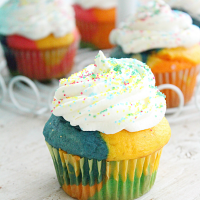 Rainbow Cupcakes @tableforseven #tableforsevenblog #rainbow #cupcakes #dessert
