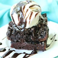 Fudgy One Bowl Oreo Brownies #brownies #oreos #chocolate #dessert #tableforsevenblog