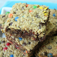 Monster Cookie Bars @tableforseven #tableforsevenblog #monstercookie #bars #chocolate #oatmeal