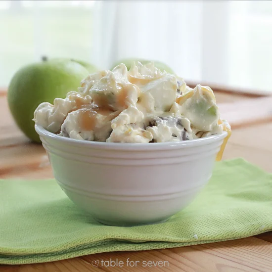 Snickers Taffy Apple Salad @tableforseven #tableforsevenblog #taffyapple #salad #snickerscandybar #apple #caramel