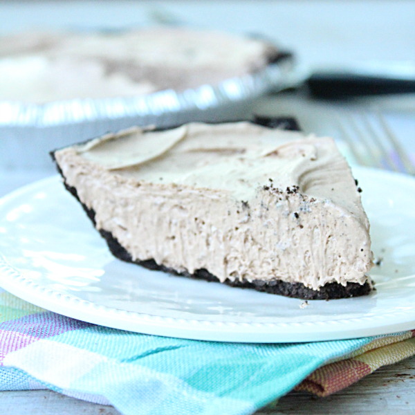 Three Ingredient No-Bake Hershey’s Pie #nobake #pie #dessert #tableforsevenblog #hersheyschocolate #chocolatepie