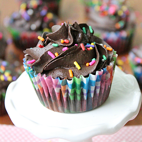 Dark Chocolate Brownie Cupcakes with Dark Chocolate Creamy Frosting #darkchocolate #cupcakes #dessert #brownie #browniecupcake #tableforsevenblog 