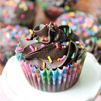 Dark Chocolate Brownie Cupcakes with Dark Chocolate Creamy Frosting #darkchocolate #cupcakes #dessert #brownie #browniecupcake #tableforsevenblog