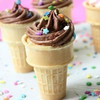 Ice Cream Cone Cupcakes #cupcakes #icecreamcones #dessert #cakemix #tableforsevenblog