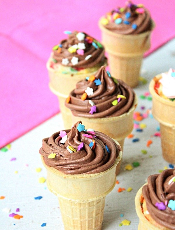 Ice Cream Cone Cupcakes #cupcakes #icecreamcones #dessert #cakemix #tableforsevenblog 