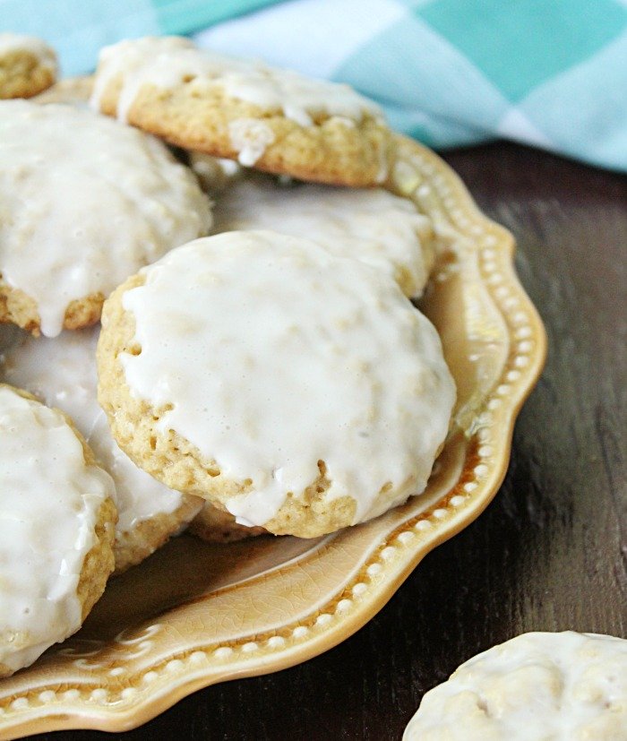 Iced Oatmeal Cookies #tableforsevenblog #oatmeal #icedoatmeal #cookies #dessert #oatmealcookies 