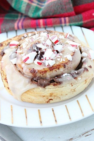Chocolate Peppermint Cinnamon Rolls #peppermint #cinnamonrolls #chocolate #tableforsevenblog