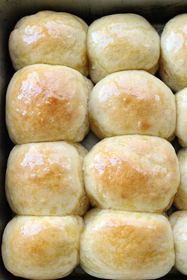 One Hour Dinner Rolls #dinnerolls #bread #tableforsevenblog 