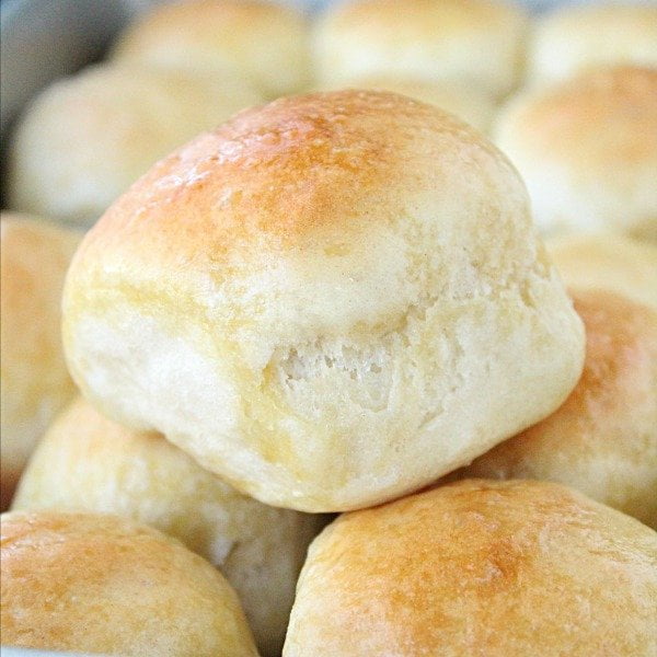 One Hour Dinner Rolls #dinnerolls #bread #tableforsevenblog 