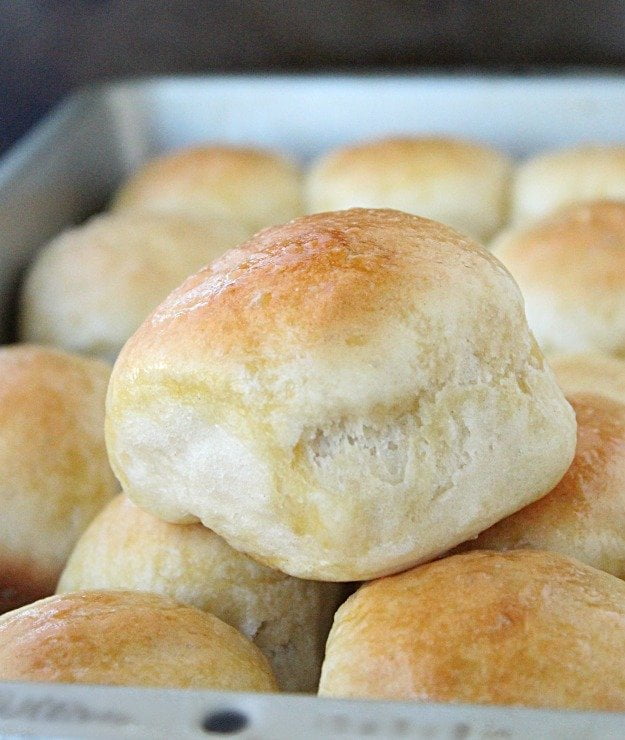 One Hour Dinner Rolls #dinnerolls #bread #tableforsevenblog 