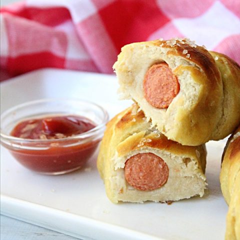 Pretzel Dogs @tableforseven #tableforsevenblog #hotdogs #pretzelbread #pretzeldogs