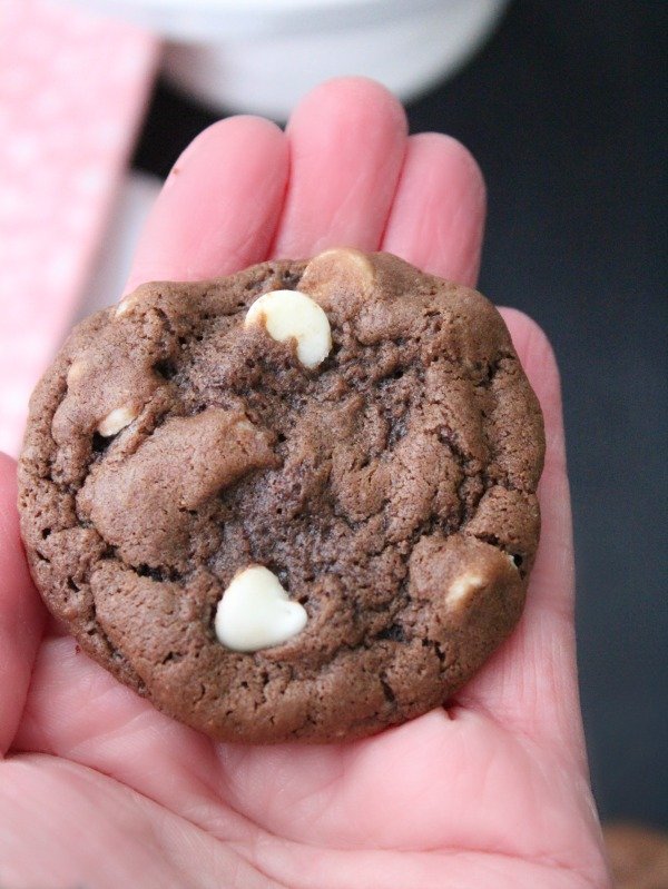 Chewy Chocolate Cookies #tableforsevenblog @tableforseven #chocolate #cookies #chocolatecookies #dessert 