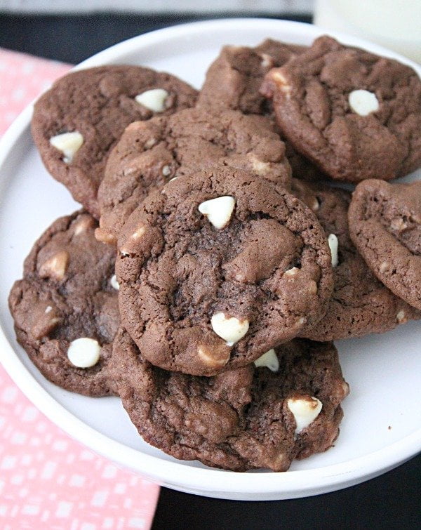 Chewy Chocolate Cookies #tableforsevenblog @tableforseven #chocolate #cookies #chocolatecookies #dessert 