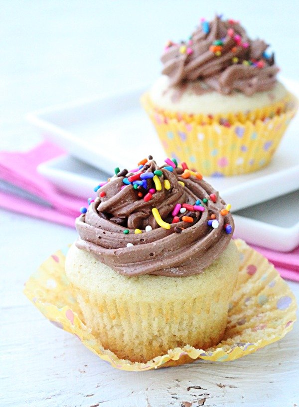 Vanilla Cupcakes for Two #vanilla #cupcakes #vanillacupcakes #dessertfortwo #dessert #tableforsevenblog 