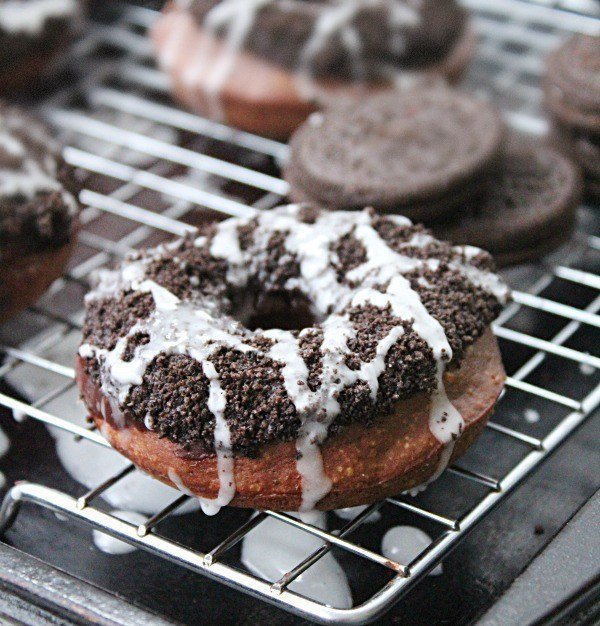 Baked Chocolate Oreo Doughnuts #oreo #chocolate #oreocookies #doughnuts #donuts #tableforsevenblog 