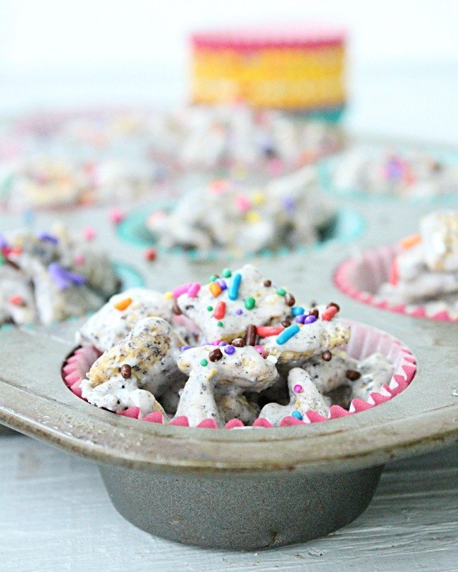 No Bake Puppy Chow Cups from Table for Seven #nobake #nobakedessert #puppychow #muddybuddies #marshmallow #tableforsevenblog 