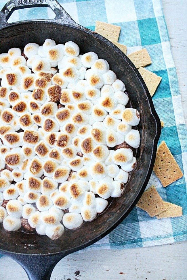 S'mores Skillet Dip #smores #skillet #dip #chocolate #ironskillet #marshmallows #grahamcrackers #tableforsevenblog @tableforseven 