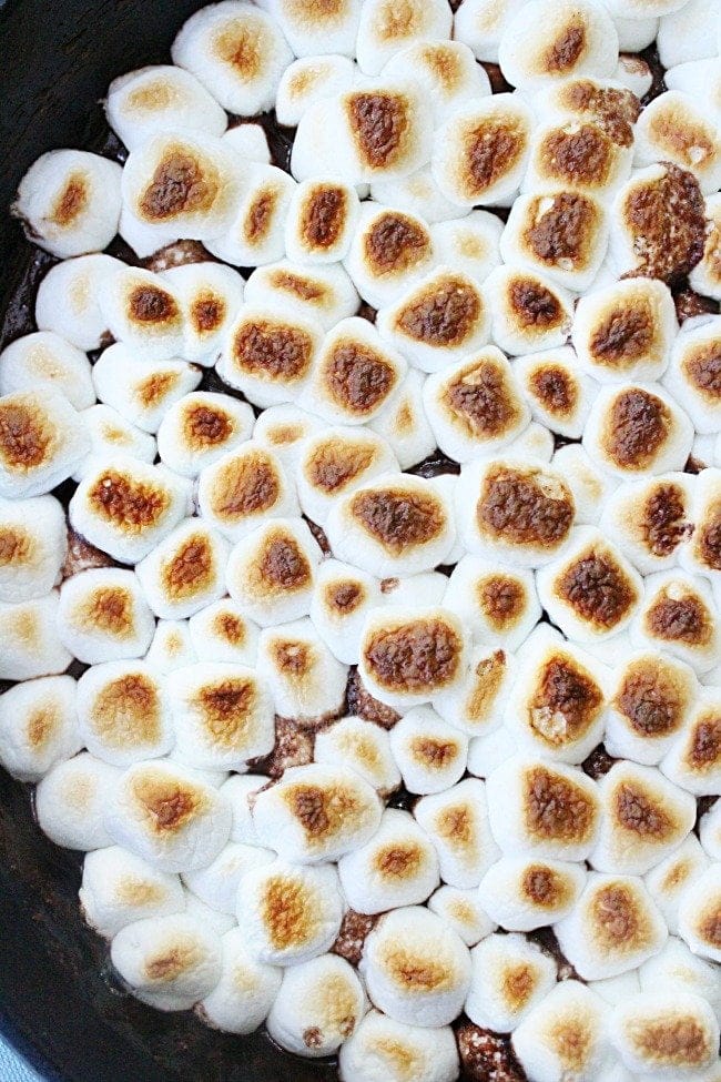 S'mores Skillet Dip #smores #skillet #dip #chocolate #ironskillet #marshmallows #grahamcrackers #tableforsevenblog @tableforseven 