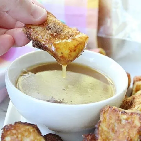 French Toast Bites with Maple Butter Dipping Sauce #frenchtoast #maplesyrup #dip #butter #breakfast #tableforsevenblog @tableforseven